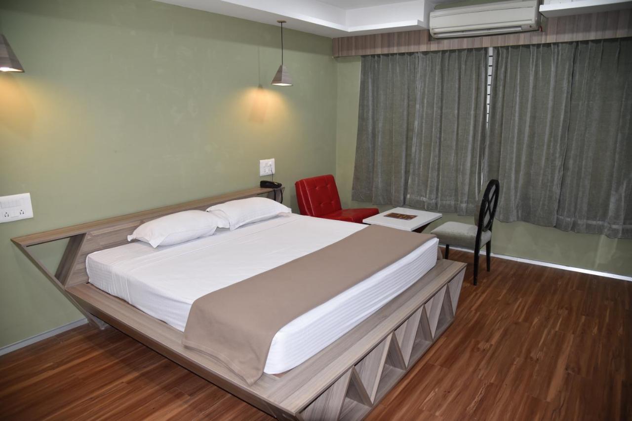 טירופאטי Hotel Bhimas Paradise מראה חיצוני תמונה